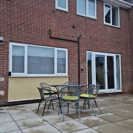 5 Bedroom House - Cheshire Oaks Елсмир Порт Екстериор снимка