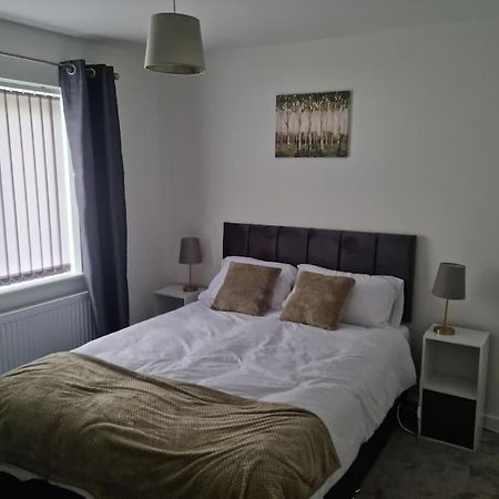 5 Bedroom House - Cheshire Oaks Елсмир Порт Екстериор снимка