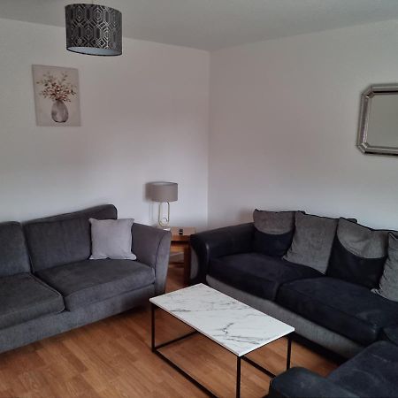5 Bedroom House - Cheshire Oaks Елсмир Порт Екстериор снимка