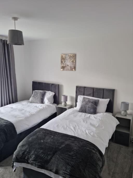 5 Bedroom House - Cheshire Oaks Елсмир Порт Екстериор снимка