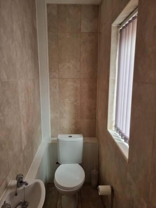 5 Bedroom House - Cheshire Oaks Елсмир Порт Екстериор снимка