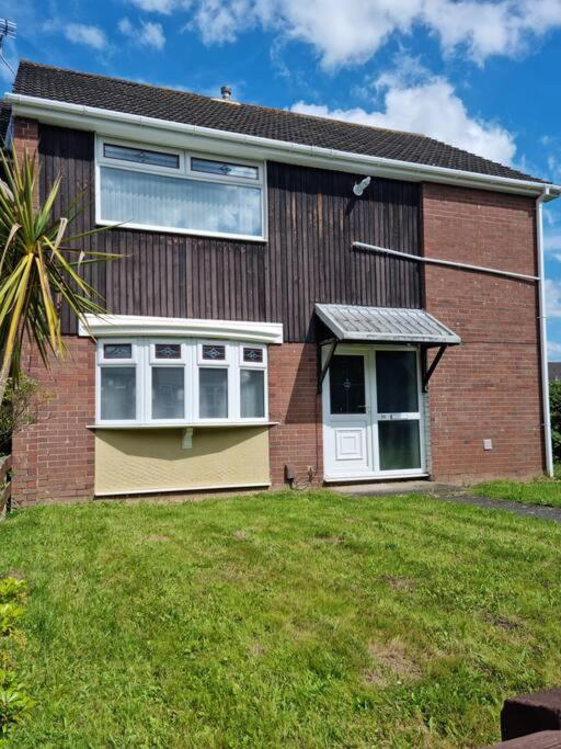 5 Bedroom House - Cheshire Oaks Елсмир Порт Екстериор снимка