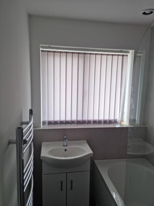 5 Bedroom House - Cheshire Oaks Елсмир Порт Екстериор снимка
