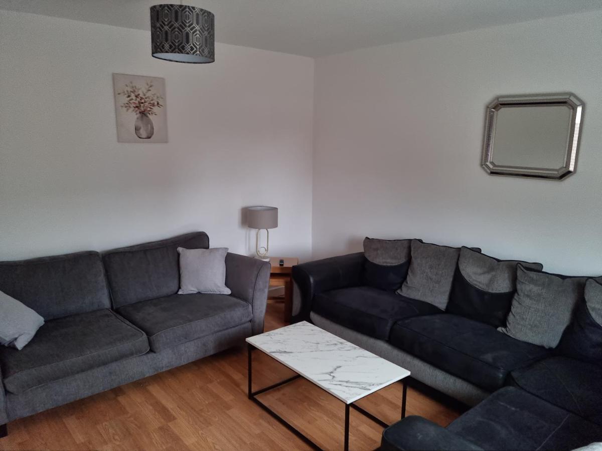 5 Bedroom House - Cheshire Oaks Елсмир Порт Екстериор снимка